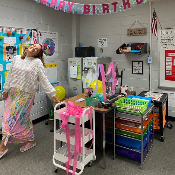 Meet Your Posher, Dana. - Picture 2 of 5